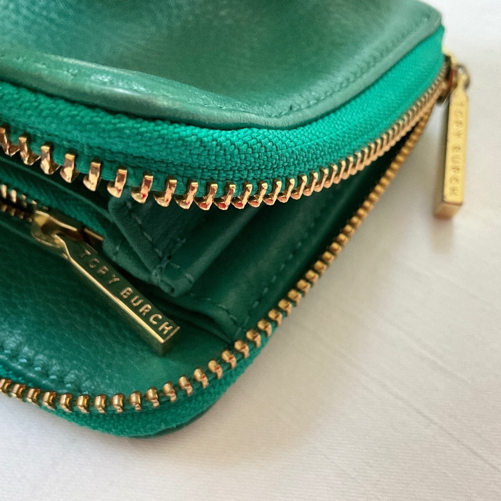 TORY BURCH Vintage Kipp Zippy Wallet Green - Picture 6 of 13